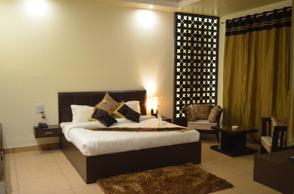 Red Orchid Hotel Meerut Room photo