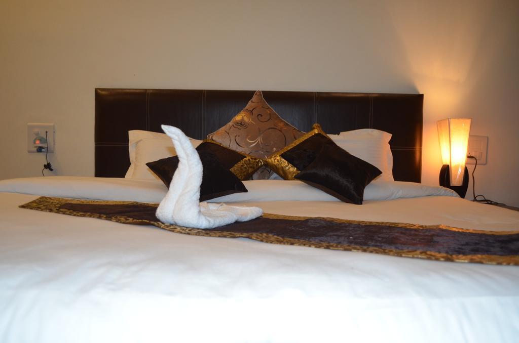 Red Orchid Hotel Meerut Exterior photo